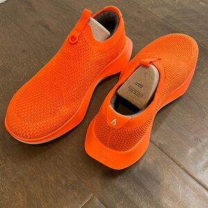 Allbirds Tree Dasher Relay men size 9.5 orange. Slip on NWOT New without tags